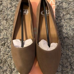 GB Flats Women Size 8.5